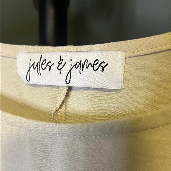 Jules & James Cream Tunic with Ruched Sleeves - Picture 2 of 5